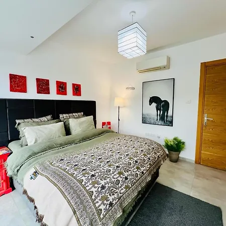 Kyrenia Apartment *