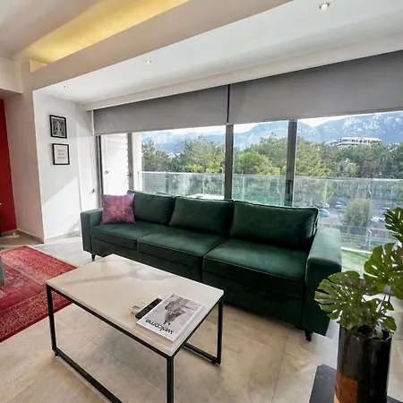 Kyrenia Apartment *